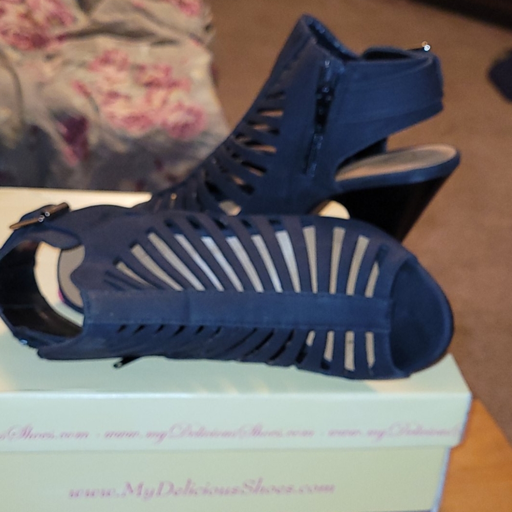 Shoes - Picture 3 of 3